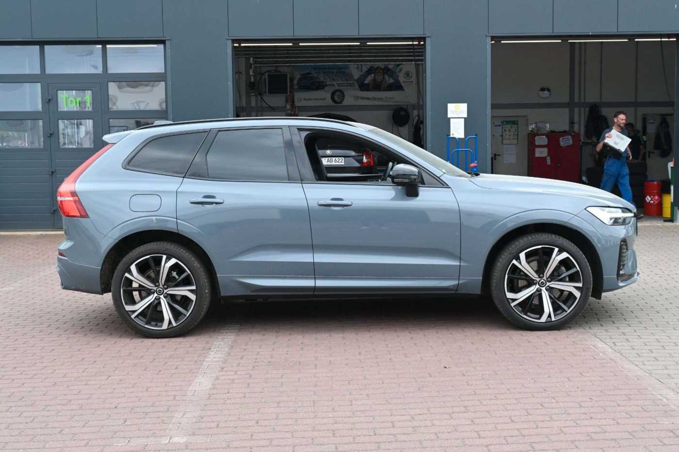 Volvo  R-Design B4 AWD *Pano*STHZ*HU*