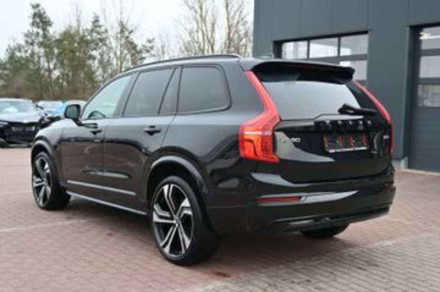 Volvo  Ultimate Dark*B&W*HuD*LUFT*22'*360°PANO*AHK