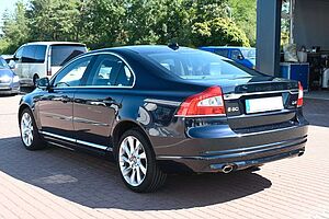 Volvo  D4 Mom*AT*ACC*NAV*SITHZ*PANO*XEN*MIETKAUF