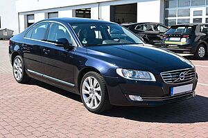 Volvo  D4 Mom*AT*ACC*NAV*SITHZ*PANO*XEN*MIETKAUF