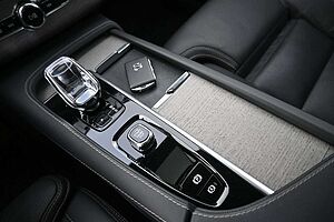 Volvo  Ultimate Bright AWD*MASS*LUFT*B&W*360°*22'*