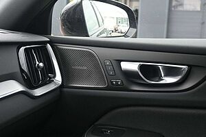 Volvo  B4 Plus Dark*LED*PANO*STHZ*H&K*360*QI*19'