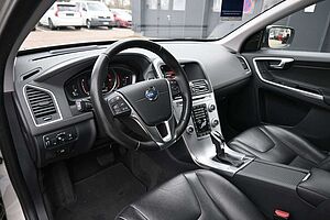 Volvo  D4 Momentum*BLIS*STHZ*PANO*BiXenon*CAM*DAB