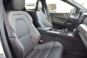 Volvo  B4 D AWD Autom.  R-Design*STDHZG*360°*AHK