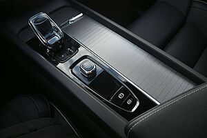 Volvo  B4 D AWD Plus Dark*FSHZG*360°*H&K*ACC