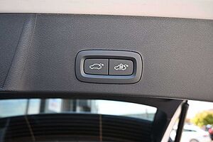 Volvo  B4 DKG Ultra Dark*FSHZG*PANO*360°*ACC*AHK