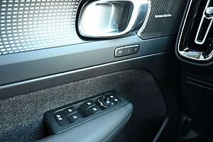 Volvo  B4 DKG Plus Dark*FSHZG*360°*ACC*Allwetter