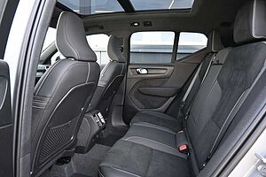 Volvo  B4 Plus Dark*LED*PANO*360*STHZ*H&K*DAB*BLIS