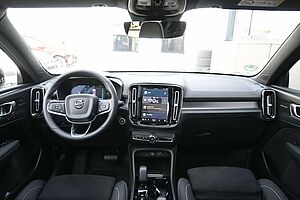 Volvo  B4 Plus Dark*LED*PANO*360*STHZ*H&K*DAB*BLIS