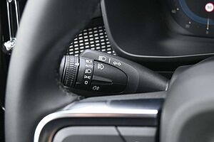 Volvo  B4 Plus Dark*LED*PANO*360*STHZ*H&K*DAB*BLIS