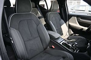 Volvo  B4 Plus Dark*LED*PANO*360*STHZ*H&K*DAB*BLIS