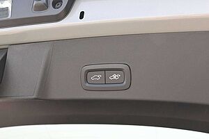 Volvo  B4 Plus Dark*LED*PANO*360*STHZ*H&K*DAB*BLIS