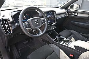 Volvo  B4 Plus Dark*LED*PANO*360*STHZ*H&K*DAB*BLIS