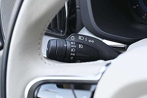 Volvo  B4  AWD Ultimate Dark*PANO*LUFT*B&W*360*AHK
