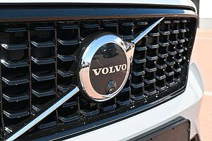 Volvo  B4 DKG Ultra Dark*FSHZG*PANO*360°*ACC