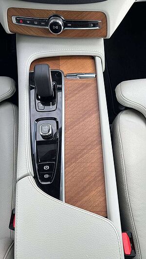 Volvo  Inscription Expression RC Plug-In Hyb*AHK*