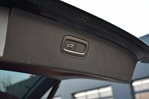 Volvo  D5 R-Design*LED*LUFT*RFK*7Si*
