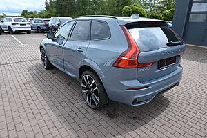 Volvo  B4 D Ultimate Dark AWD*B&W*AHK*360°*PANO*