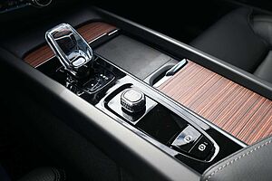 Volvo  B4 D AWD Ultimate Dark*STDHZG*LUFT*360°*ACC