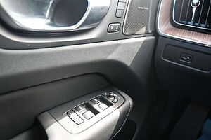 Volvo  B4 D AWD Ultimate Dark*STDHZG*LUFT*360°*ACC