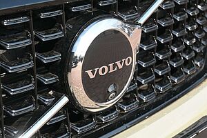 Volvo  B4 DKG Plus Dark*FSHZG*360°*ACC*