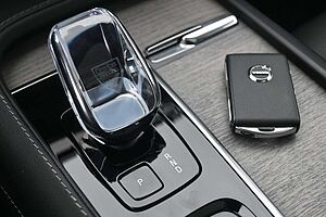 Volvo  Ultimate Bright AWD *HUD*AHK*B&W*MASS*PANO*