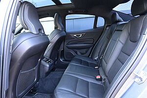Volvo  T4 R-Design*LED*PANO*360*H&K*STHZ*HUD*DAB+