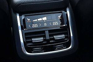 Volvo  T4 R-Design*LED*PANO*360*H&K*STHZ*HUD*DAB+
