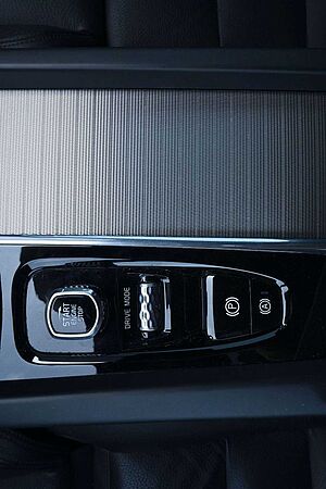 Volvo  T4 R-Design*LED*PANO*360*H&K*STHZ*HUD*DAB+