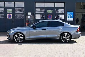 Volvo  T4 R-Design*LED*PANO*360*H&K*STHZ*HUD*DAB+