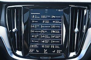 Volvo  T4 R-Design*LED*PANO*360*H&K*STHZ*HUD*DAB+