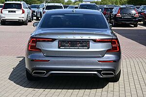 Volvo  T4 R-Design*LED*PANO*360*H&K*STHZ*HUD*DAB+