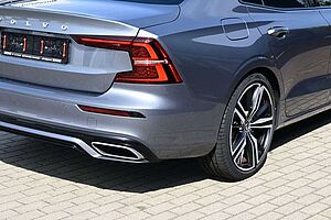 Volvo  T4 R-Design*LED*PANO*360*H&K*STHZ*HUD*DAB+
