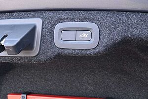 Volvo  T4 R-Design*LED*PANO*360*H&K*STHZ*HUD*DAB+
