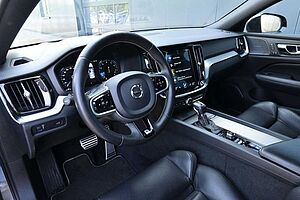 Volvo  T4 R-Design*LED*PANO*360*H&K*STHZ*HUD*DAB+