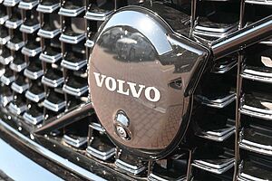 Volvo  B4 DKG Ultra Black Edition*FSHZG*360°*ACC