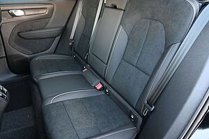 Volvo  B4 DKG Ultra Black Edition*FSHZG*360°*ACC