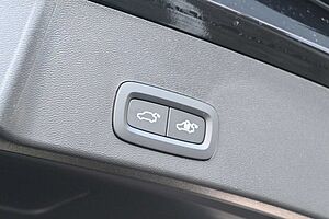 Volvo  B4 DKG Ultra Black Edition*FSHZG*360°*ACC