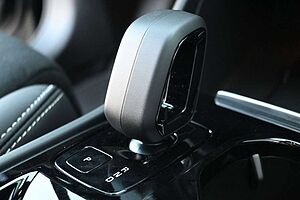 Volvo  B4 DKG Ultra Black Edition*FSHZG*360°*ACC