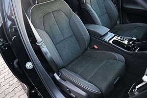 Volvo  B4 DKG Ultra Black Edition*FSHZG*360°*ACC