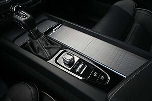 Volvo  T4 Autom. R-Design*STDHZG*H&K*BLIS*AHK