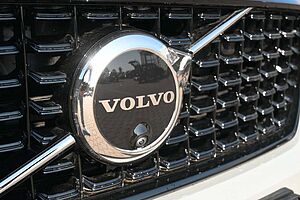 Volvo  B4 DKG Plus Dark*FSHZG*360°*ACC*AHK
