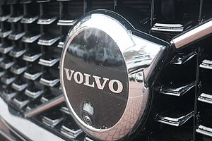 Volvo  B4 B DSG Plus Dark*STHZG*360°*PANO*ACC*AHK
