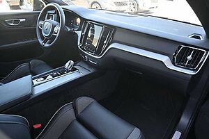 Volvo  B4 Plus Dark*LED*PANO*STHZ*H&K*360*QI*19'