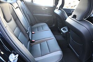 Volvo  B4 Plus Dark*LED*PANO*STHZ*H&K*360*QI*19'