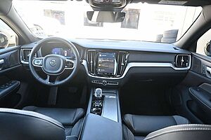 Volvo  B4 Plus Dark*LED*PANO*STHZ*H&K*360*QI*19'