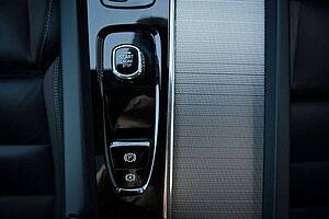 Volvo  B4 Plus Dark*LED*PANO*STHZ*H&K*360*QI*19'