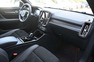Volvo  B4 R-Design*LED*STHZ*CAM*QI*BLIS*H&K