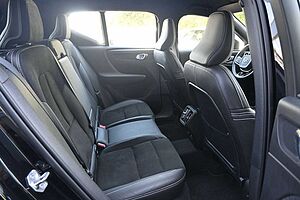 Volvo  B4 R-Design*LED*STHZ*CAM*QI*BLIS*H&K