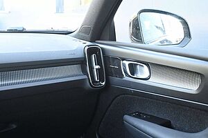 Volvo  B4 R-Design*LED*STHZ*CAM*QI*BLIS*H&K